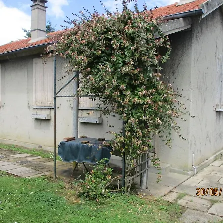 Character House 280 Garden 1500 Βίλα