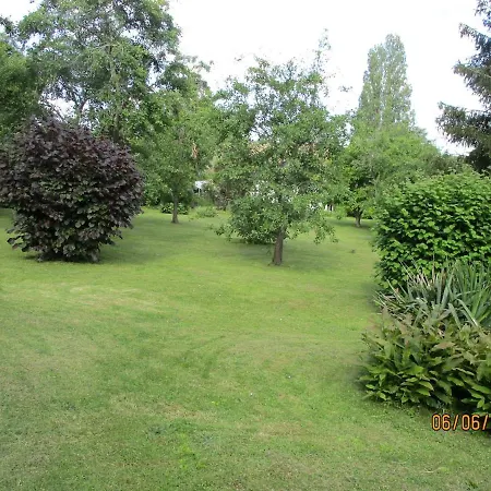 Character House 280 Garden 1500